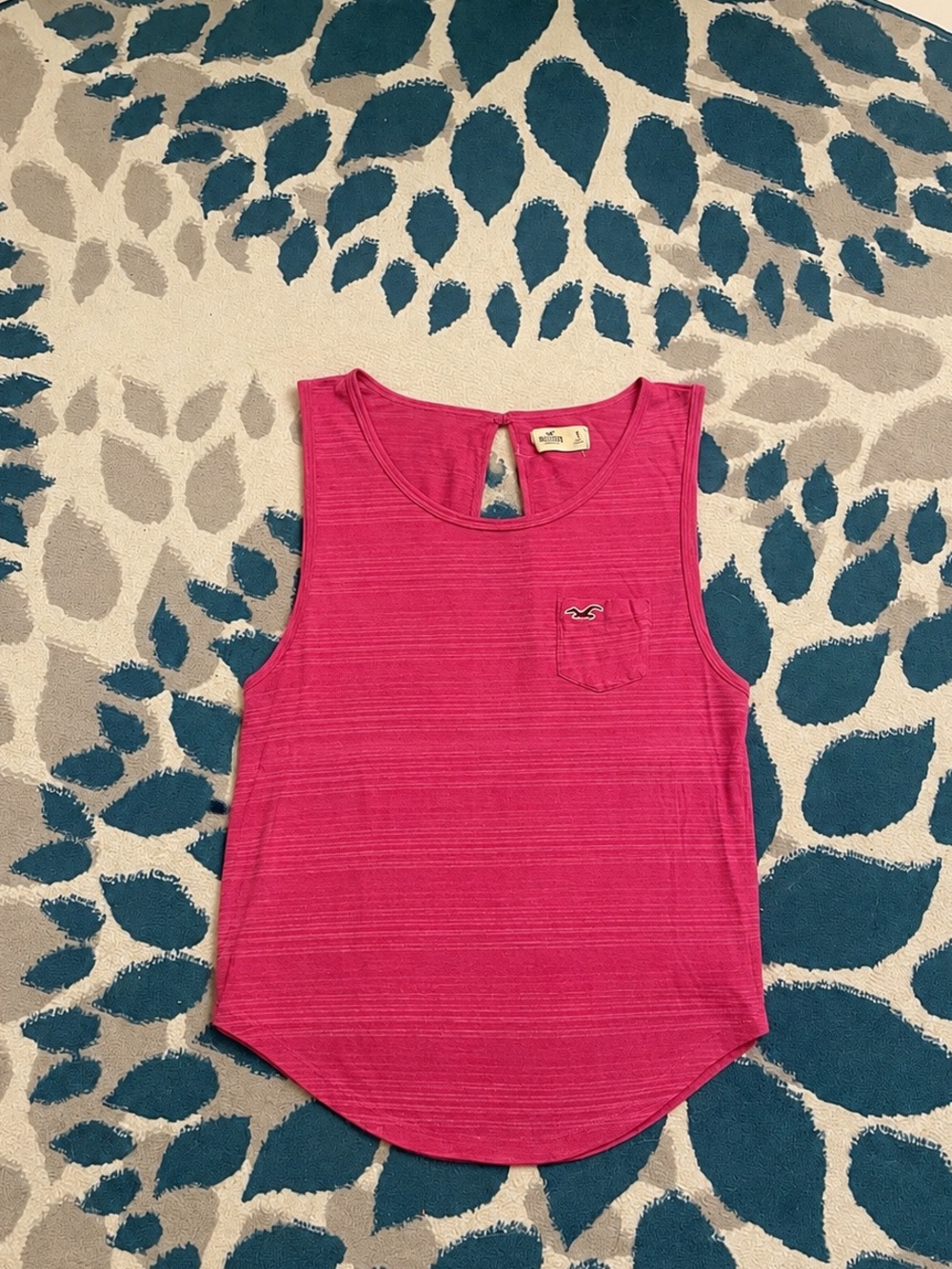 The Cutest Y2K discontinued Holister Tank Top! Open to most offers!